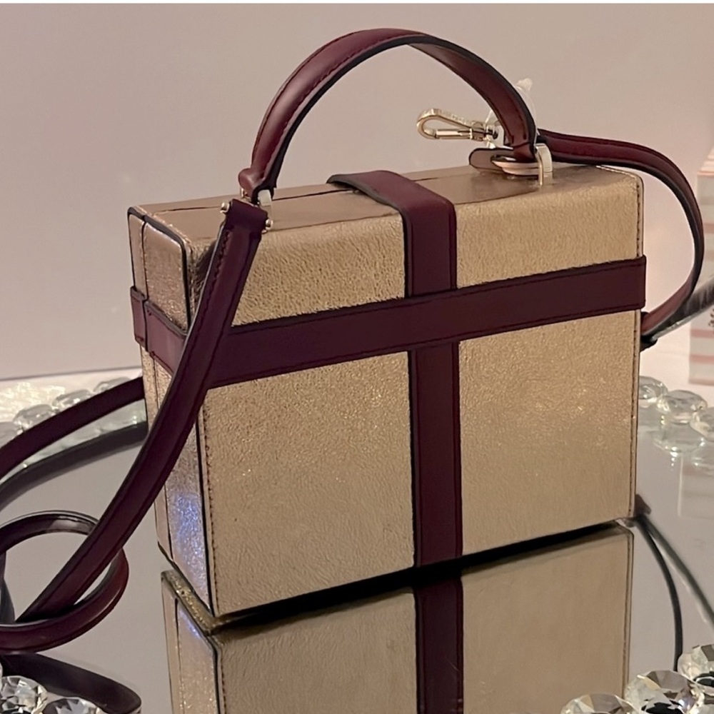 Kate Spade wrapping party gift box present Crossbody bag NWT Novelty - Picture 6 of 16